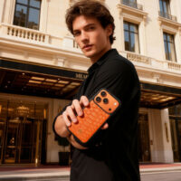 COVER-IPHONE-17-PRO-IN-PELLE-DI-PITONE-ARANCIONE-3